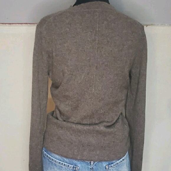 SCOOP NYC 100% Cashmere Medium Sweater Brown Crewneck Classic Staple Piece - Picture 2 of 5